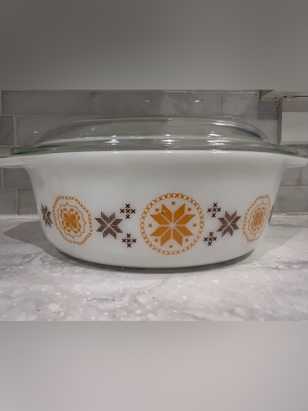 Pyrex town and country Vintage White Glass Casserole Dish Yellow / Brown. Lid